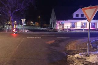 Seniorka na elektrokole vjela v České Vsi přímo pod kola auta, střet nepřežila - Novinky